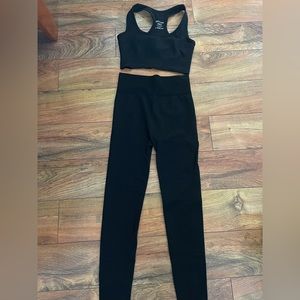 Black workout set from Amazon.